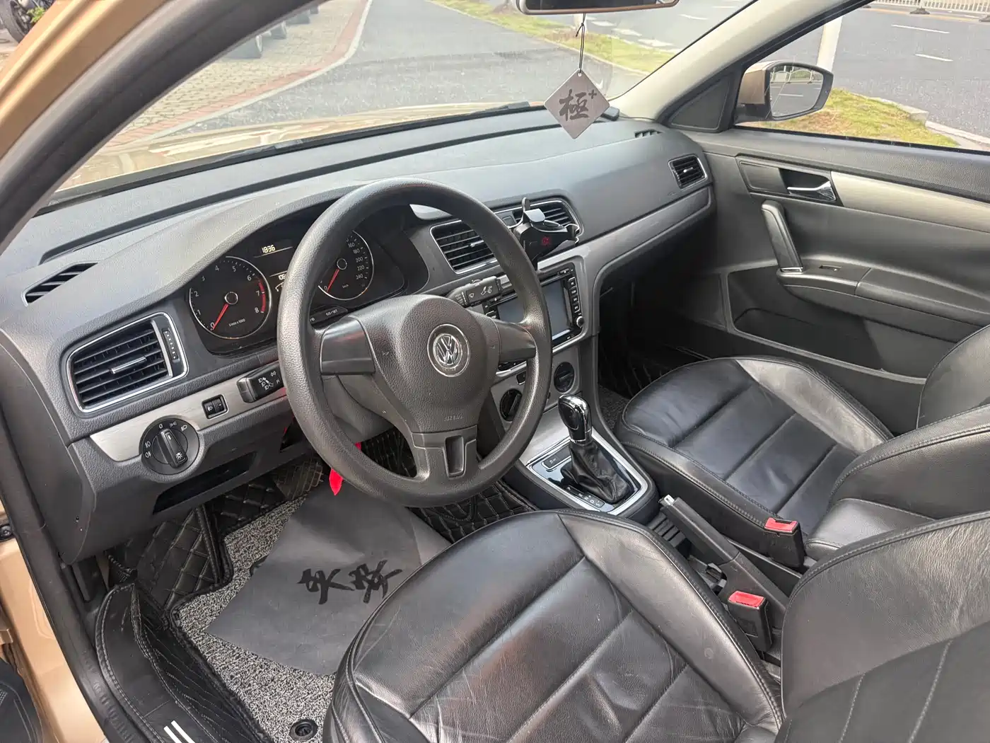 Volkswagen Lavida 2013 Facelift Classic 1.6L Automatic Comfort фото 4