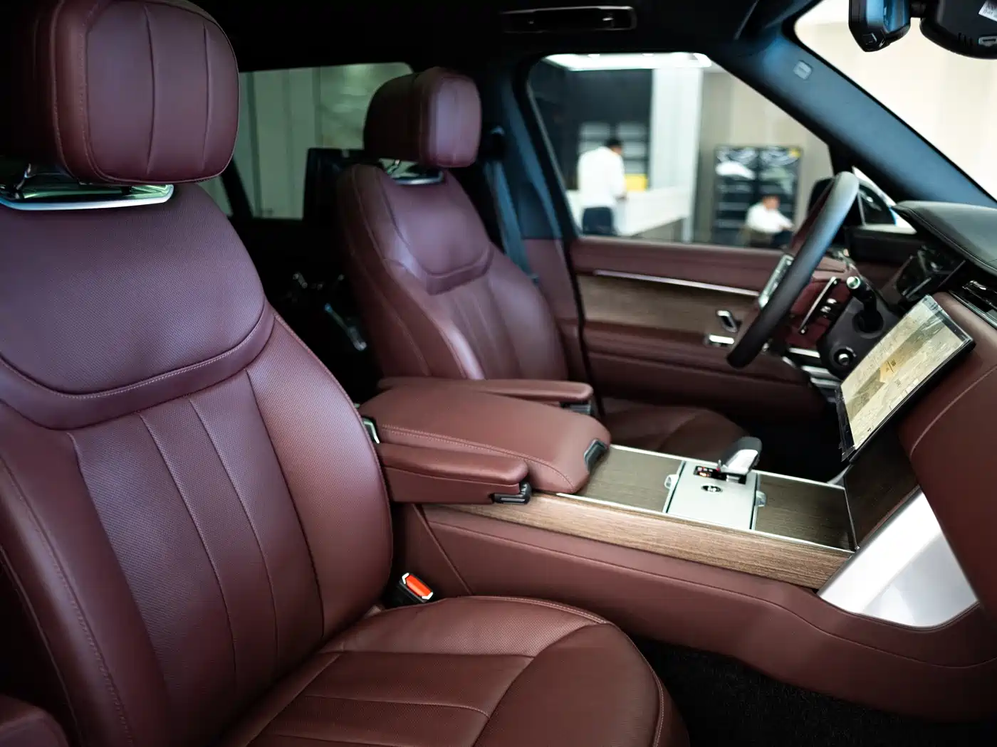 Land Rover Range Rover 2025 3.0 L6 400PS Genesis Extended Wheelbase фото 16