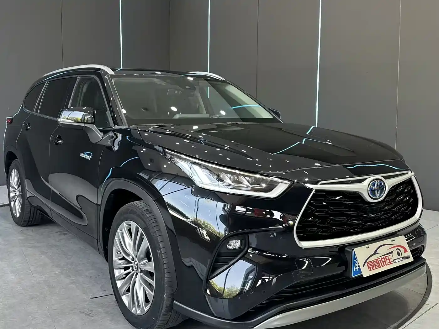 TOYOTA HIGHLANDER