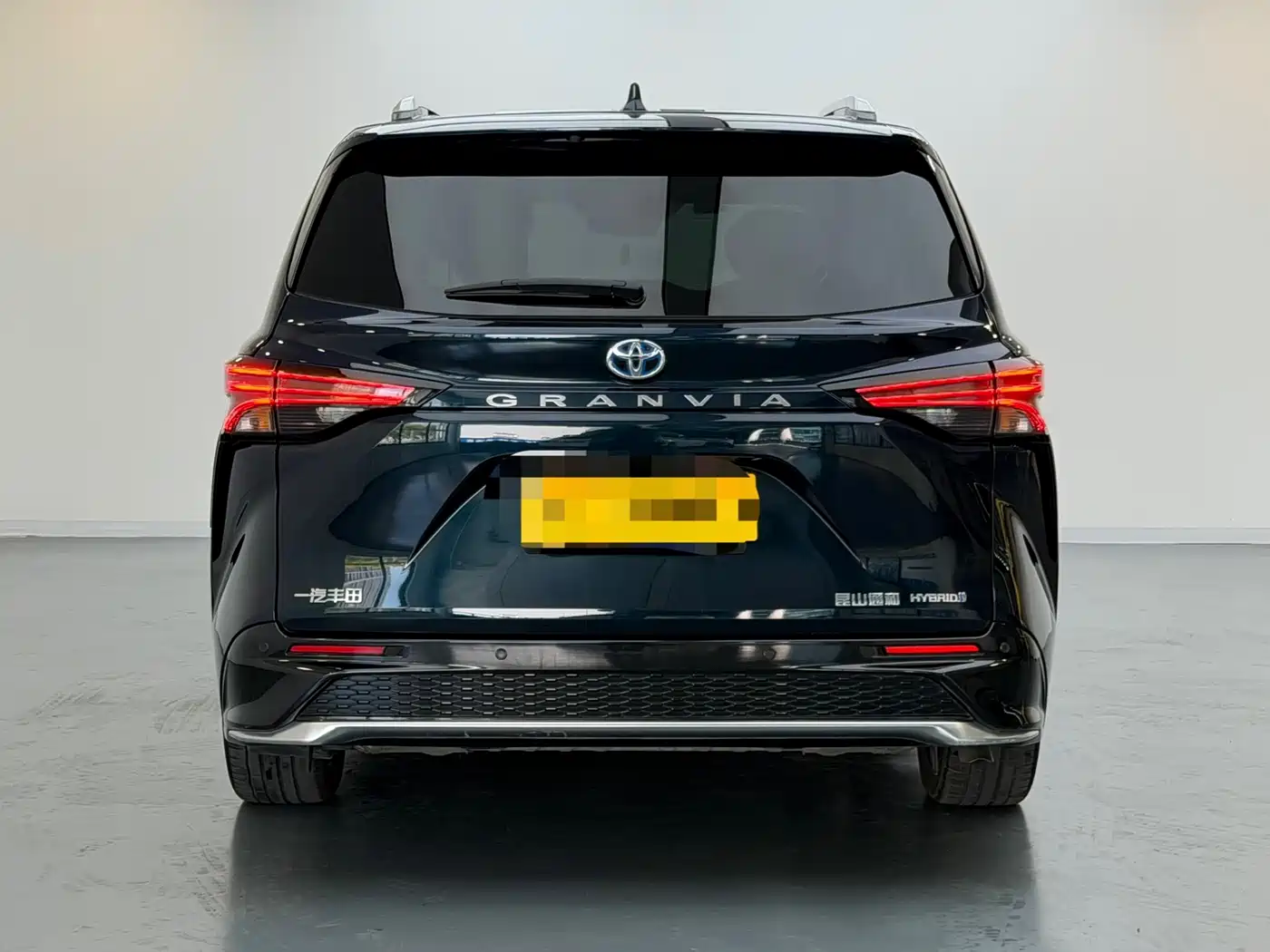 Toyota Granvia 2023 2.5L Hybrid Flagship VIP Edition фото 5
