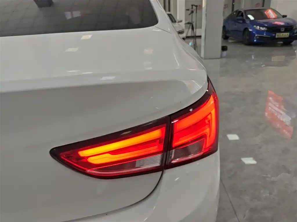 Buick Verano 2018 Sedan 20T Dual Clutch Leading фото 8
