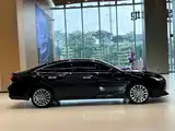 Photo 2 - Toyota Avalon