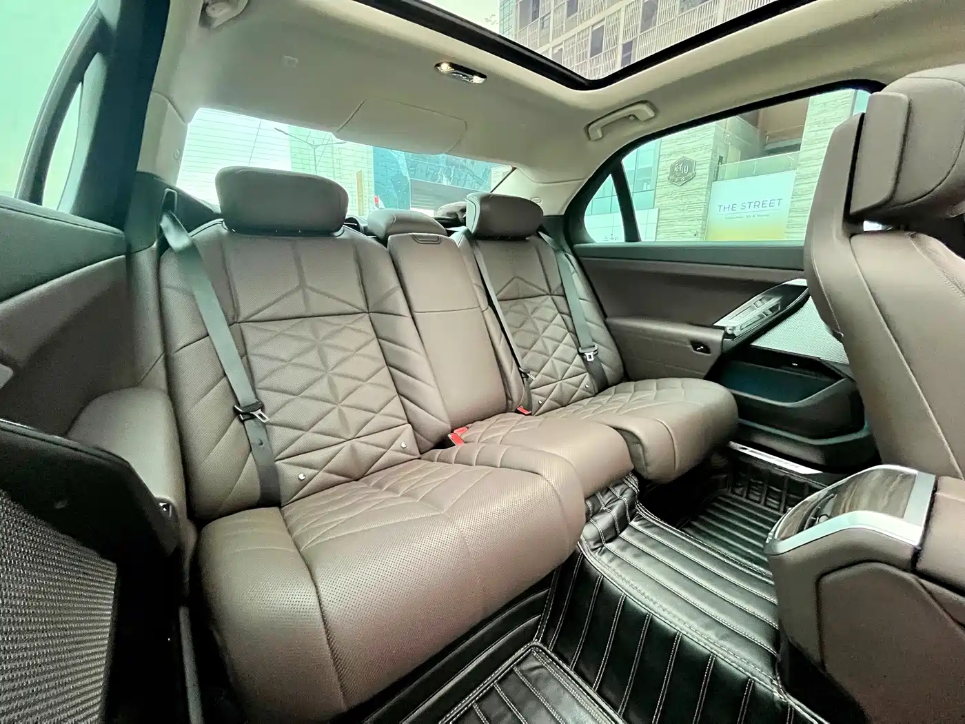 BMW 7 Series 2023 Model 735Li M Sport Package фото 12