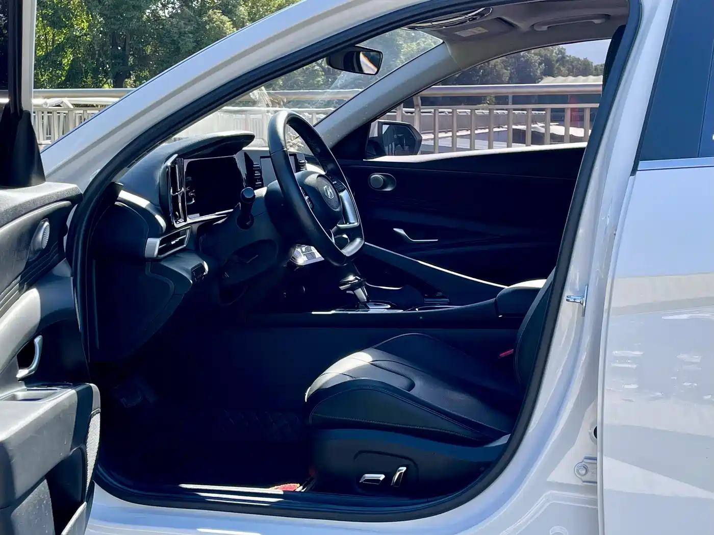 Hyundai Elantra 2021 1.5L CVT GLX Elite Edition фото 8
