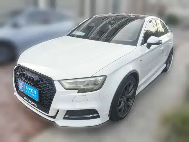 Audi A3 2018 30th Anniversary Limousine 40 TFSI Sport — фото 1
