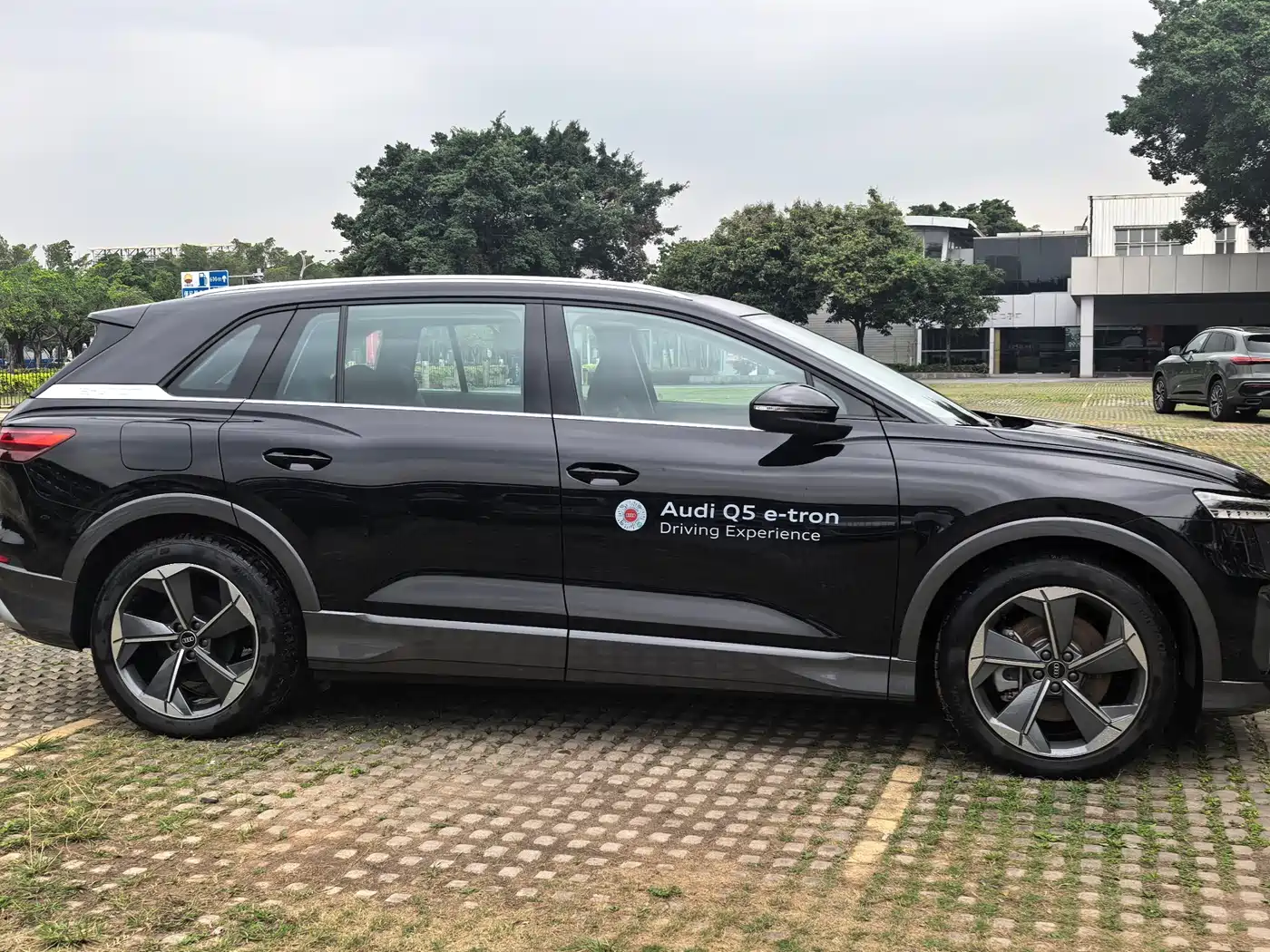 AUDI Q5 E TRON