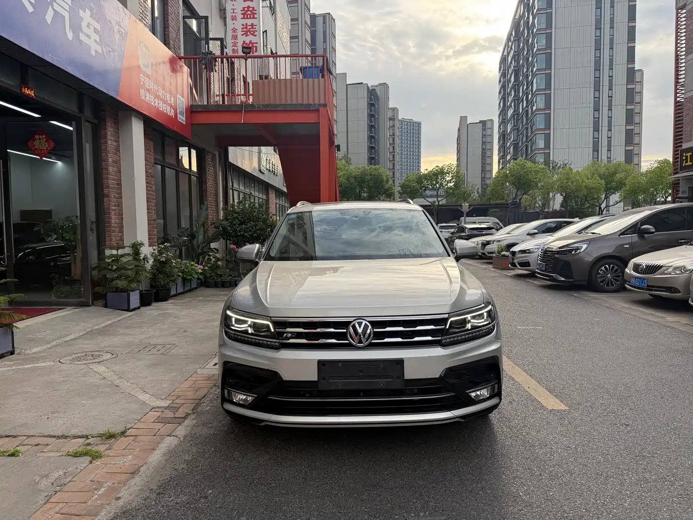 Volkswagen Tiguan L 2019 330TSI Automatic 2WD R-Line Flagship Edition China VI фото 2