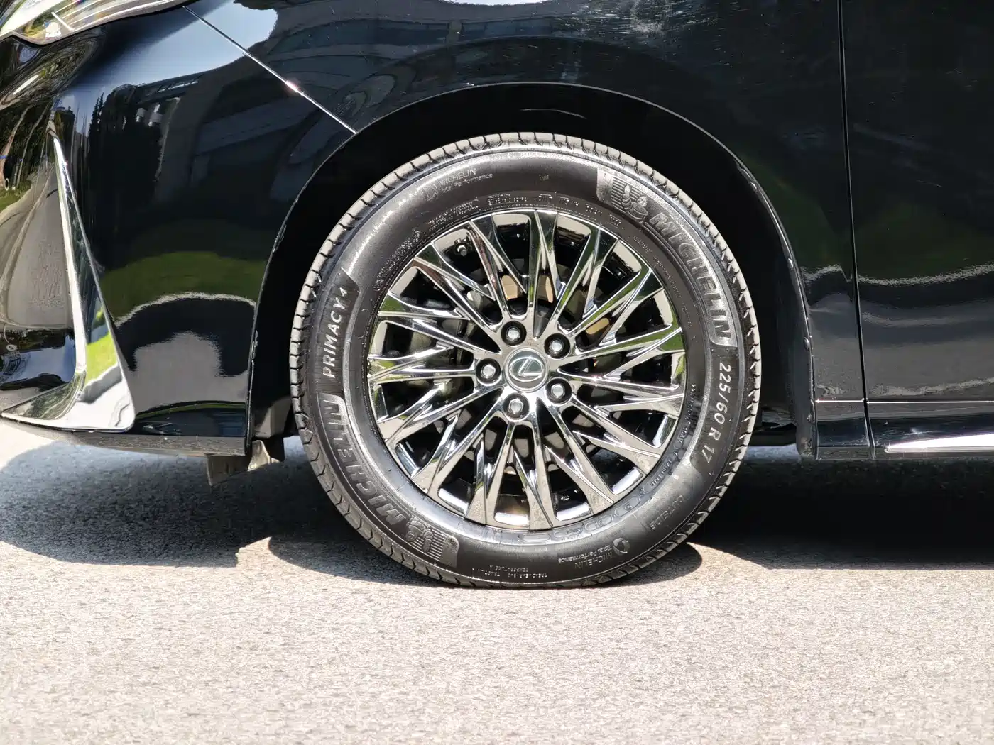 Lexus LM 2020 300h Seven-Seater Elegance Edition фото 8