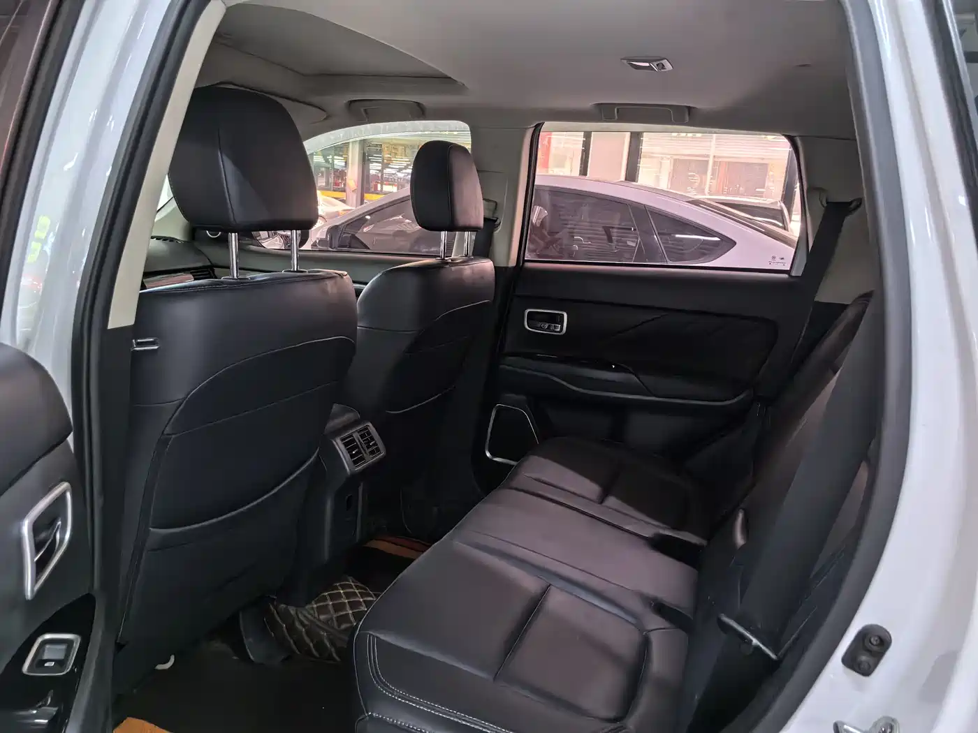 Mitsubishi Outlander 2019 2.4L 4WD Deluxe Edition 5-Seater China VI фото 8