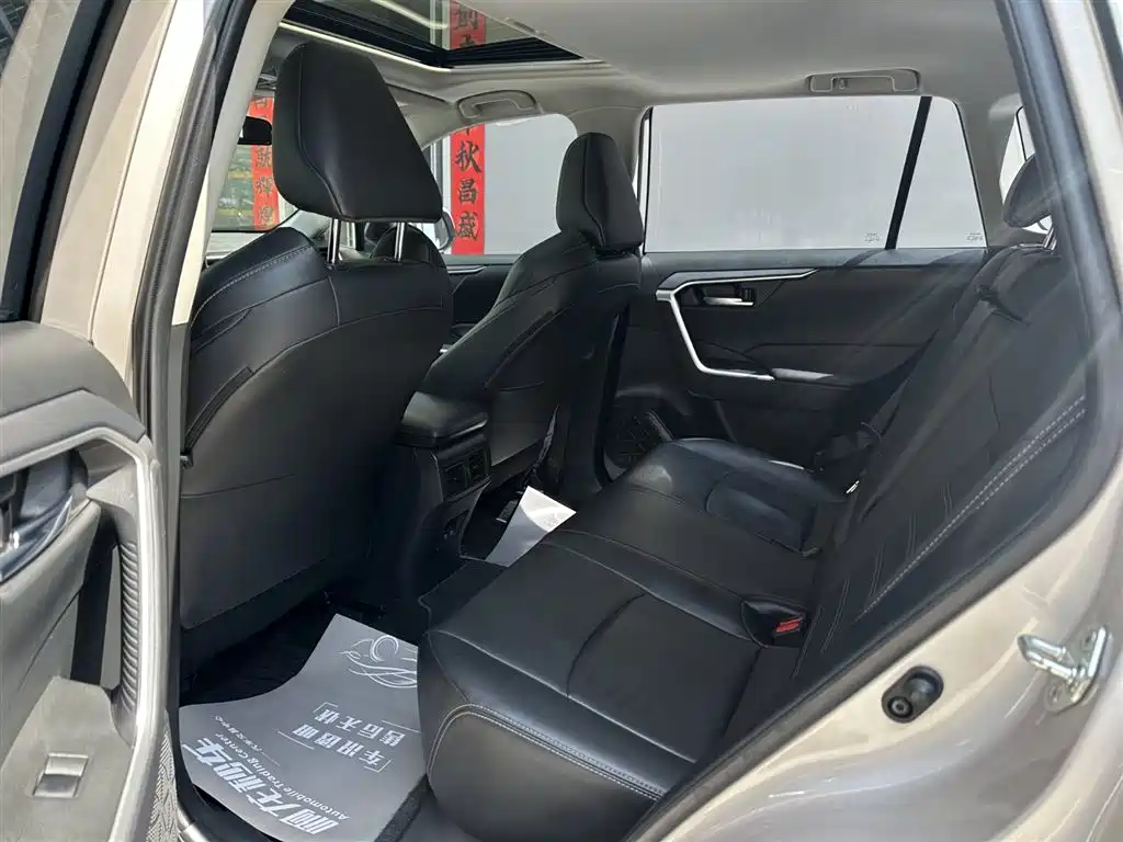 Toyota Wildlander 2020 2.0L CVT 2WD Luxury Edition фото 12