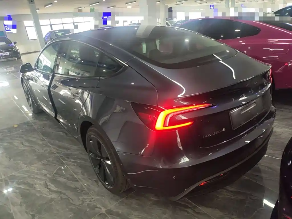 Фото 5 - Tesla Model 3