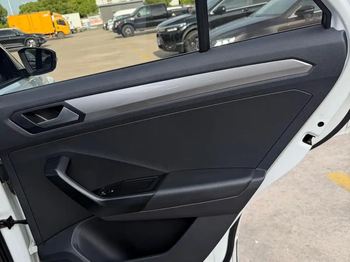 Volkswagen T-ROC 2021 280TSI DSG 2WD R-Line Pro Connected фото 16