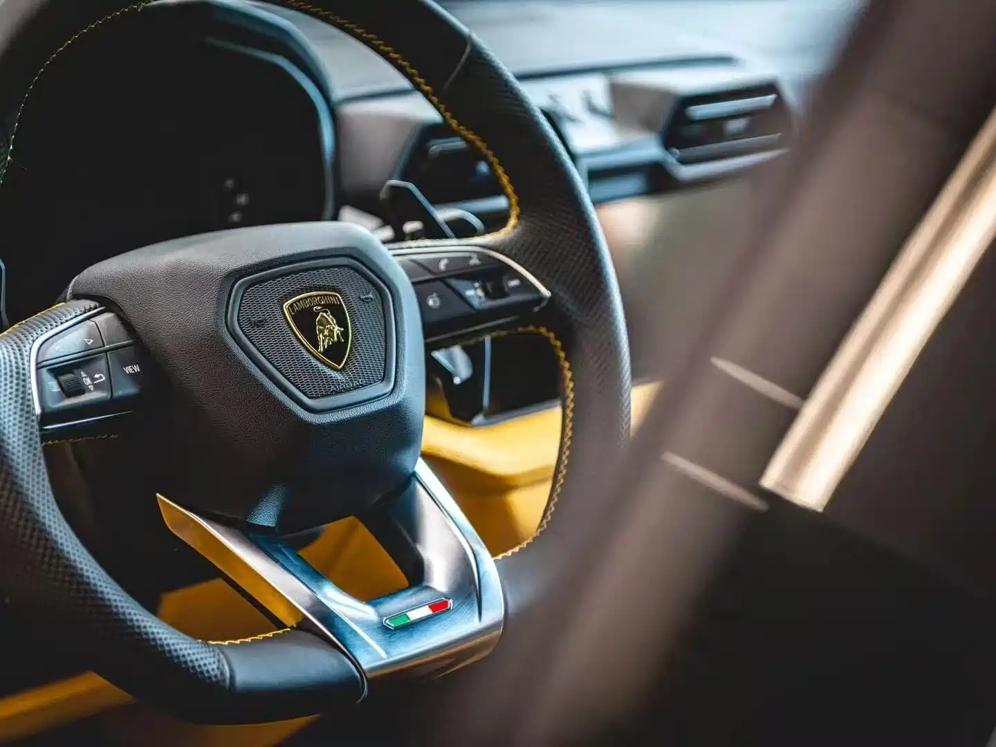 Фото 4 - Lamborghini Urus SE
