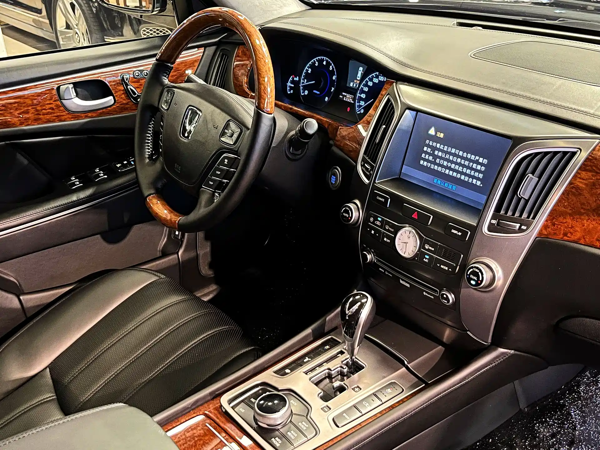 Фото 14 - Hyundai Equus