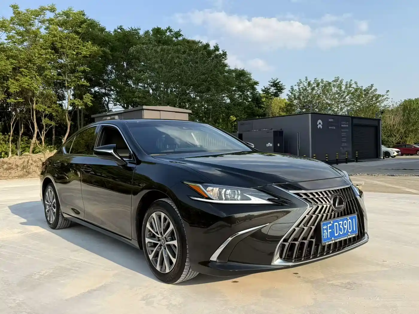 Lexus ES 2023 200 Excellence Edition фото 3