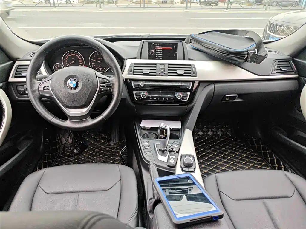 BMW 3 Series GT 2017 320i Fashion фото 6