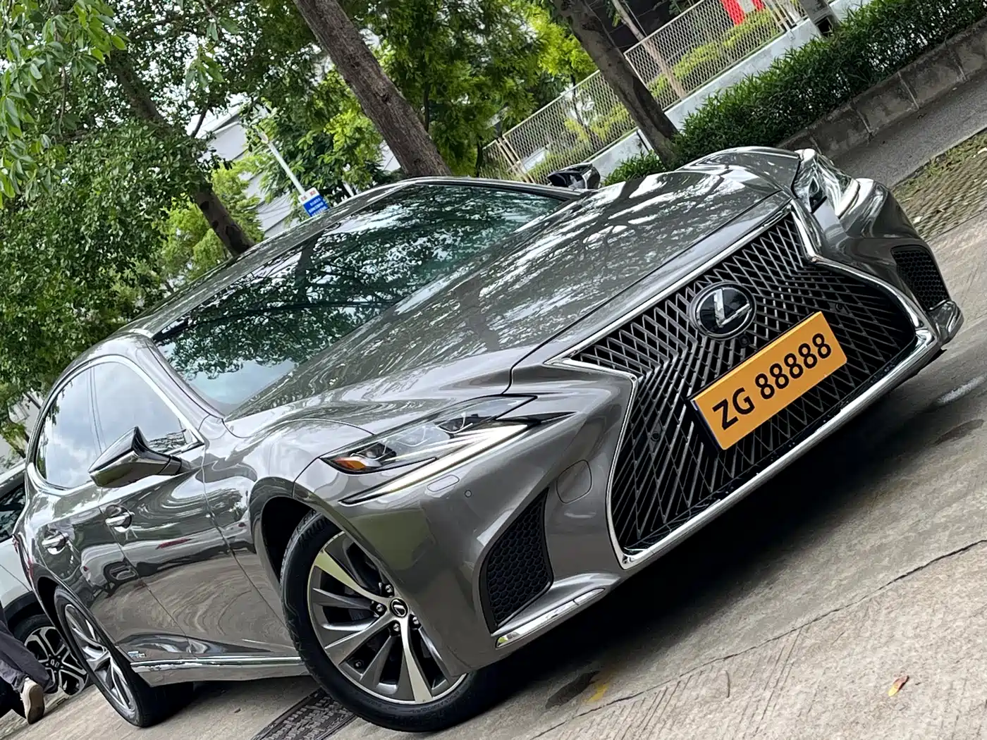 Lexus LS 2018 500h Excellence Edition China V фото 4