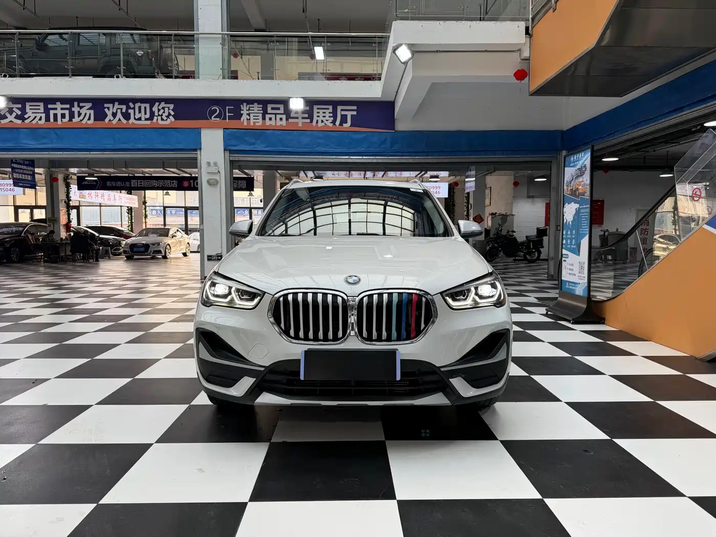 BMW X1 2022 sDrive20Li Fashion фото 2