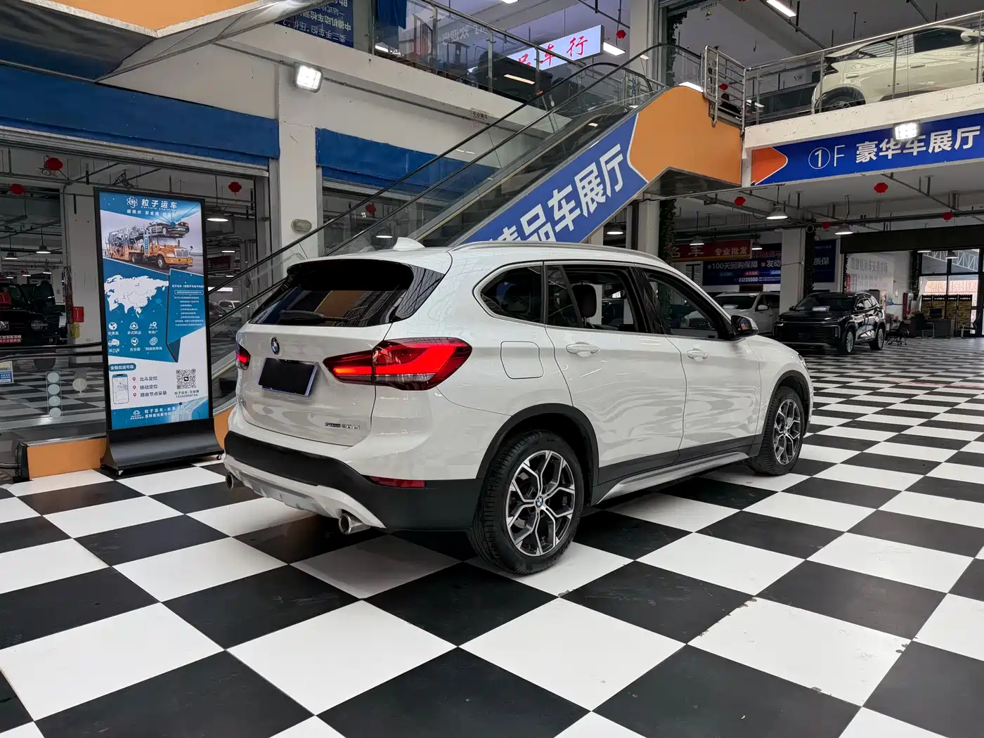 BMW X1 2022 sDrive20Li Fashion фото 6