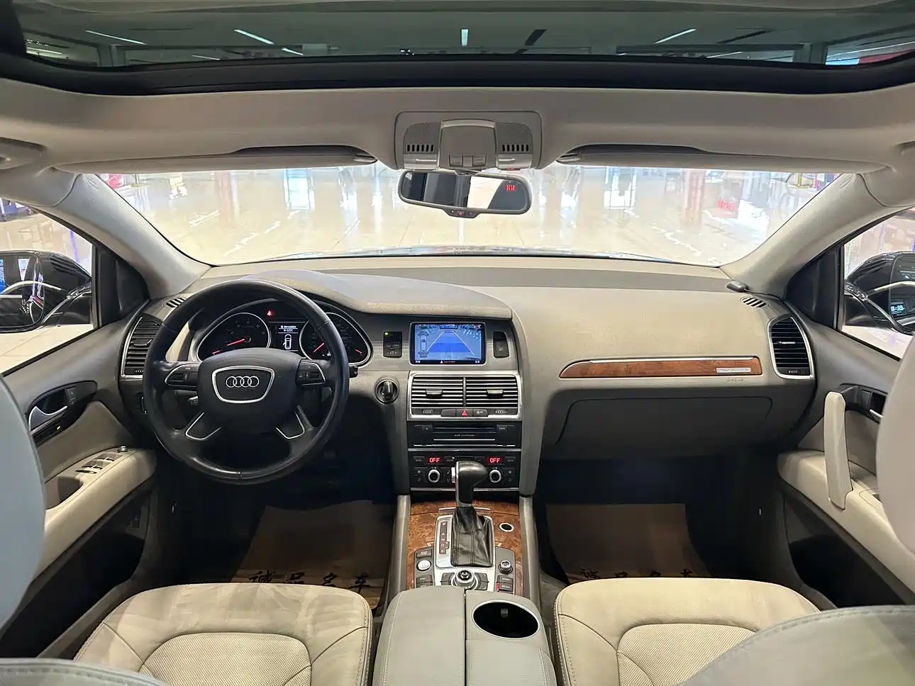 Фото 17 - Audi Q7
