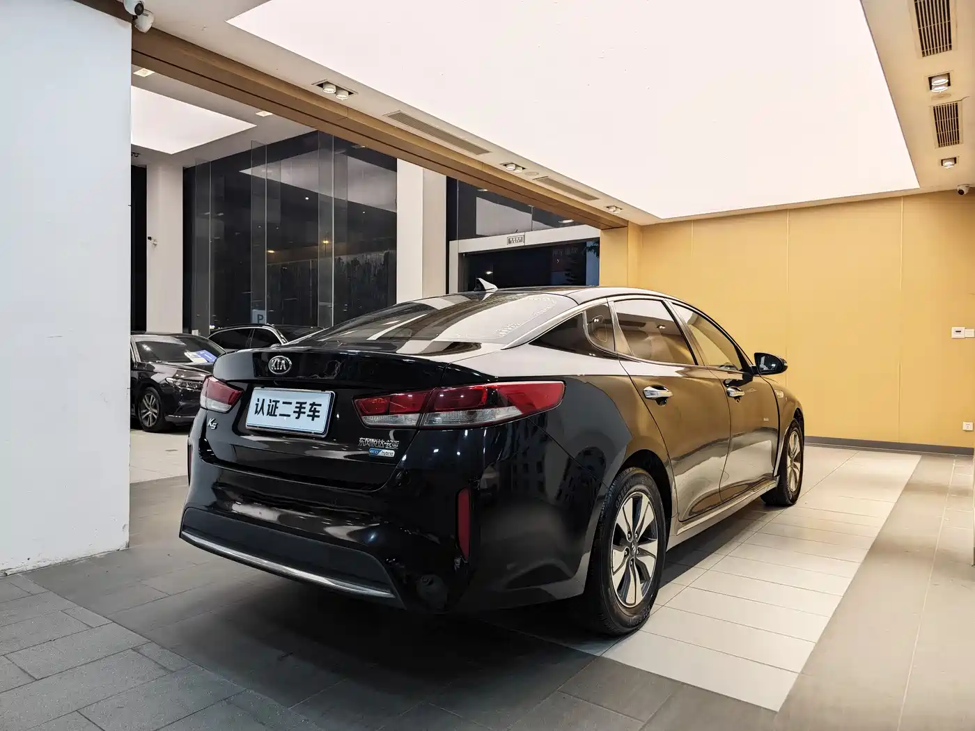 Kia K5 2016 2.0L Hybrid GLS фото 30