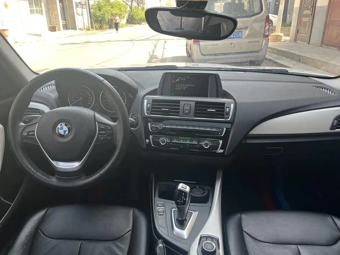 BMW 1 Series (Import) 2018 118i Leading фото 9