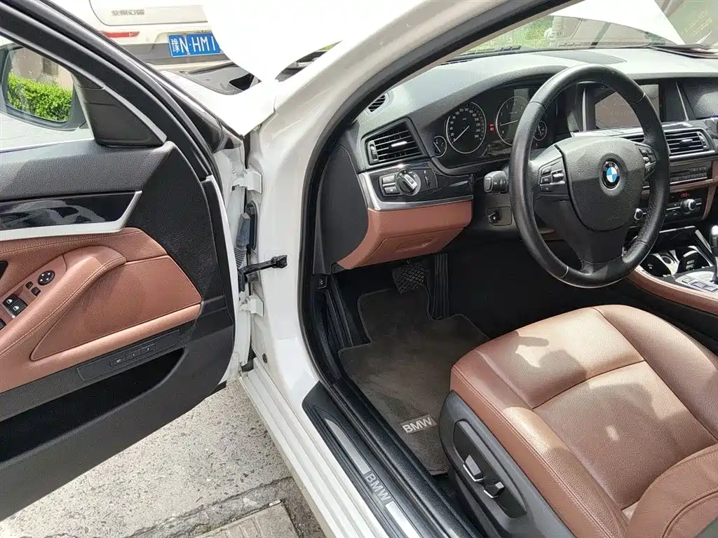 BMW 5 Series 2014 520Li Elegance фото 14