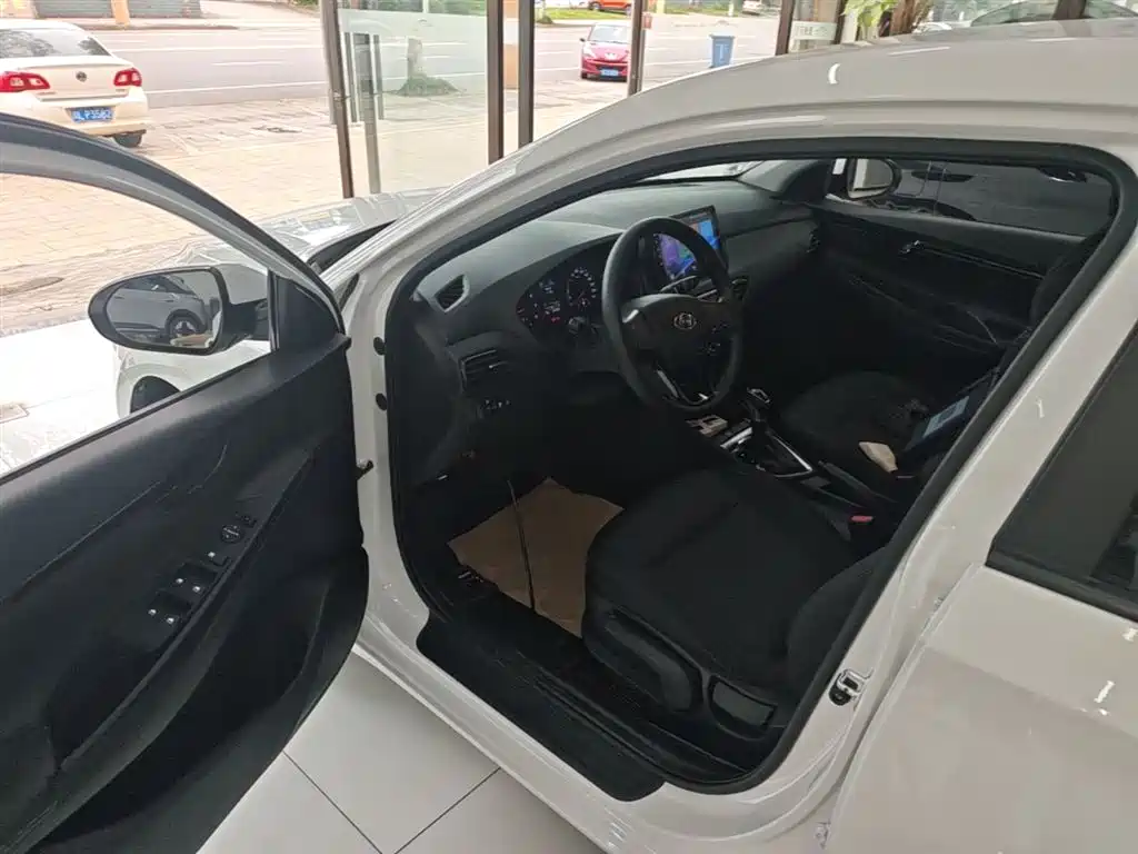 Hyundai Elantra 2020 1.6L Auto GL Pleasing Edition фото 16