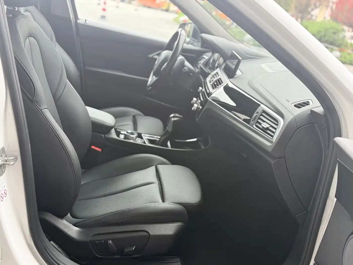 BMW 1 Series 2018 118i Sport Edition фото 18