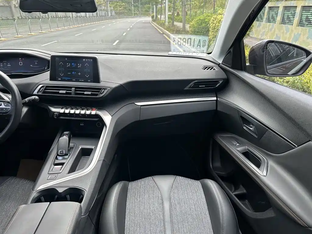Peugeot 5008 2017 350THP 7-seat Elite Edition фото 8
