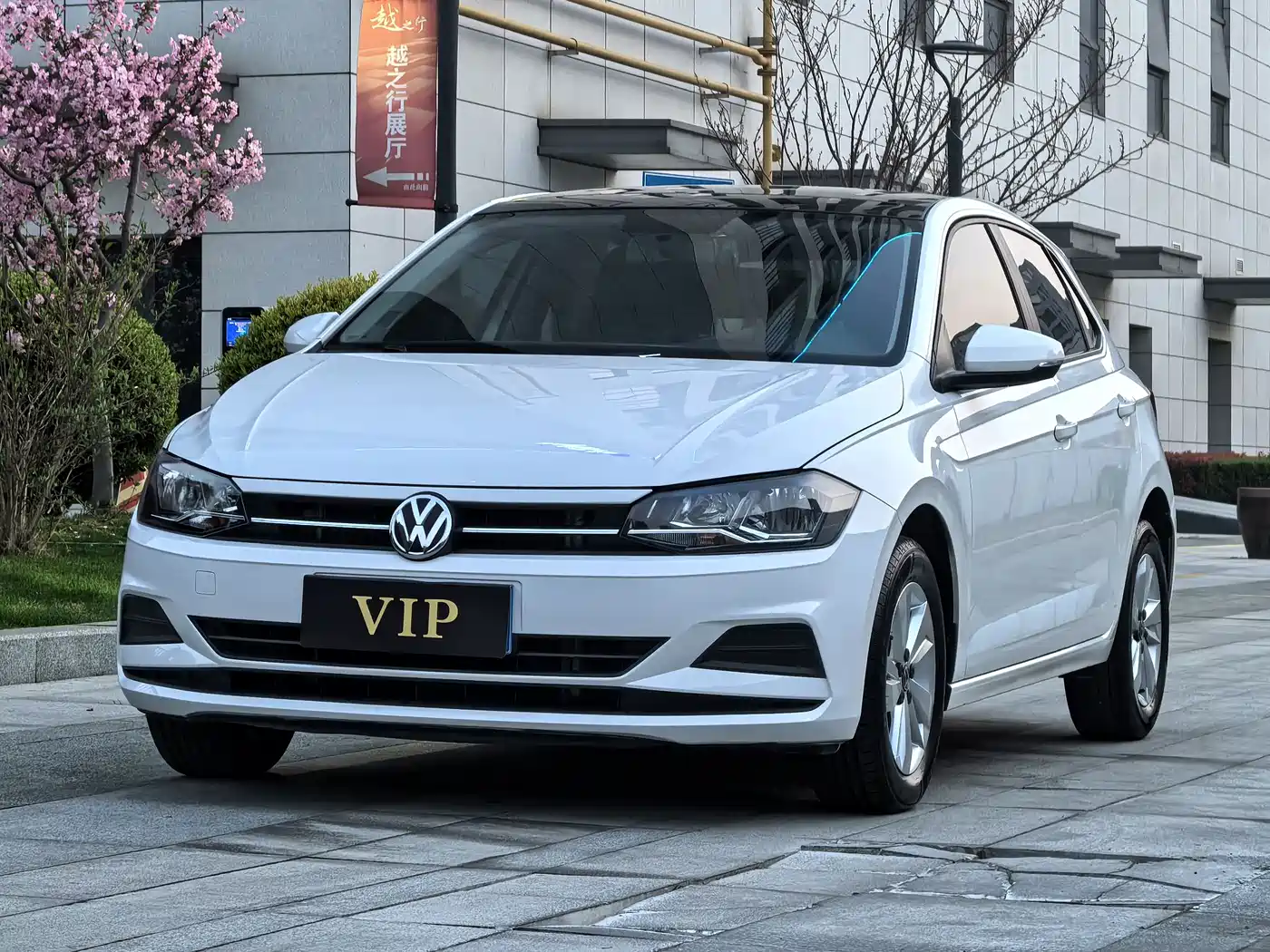 VOLKSWAGEN POLO