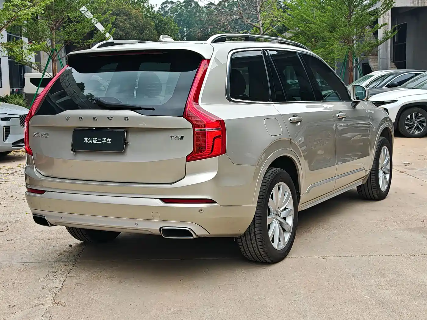 VOLVO XC90