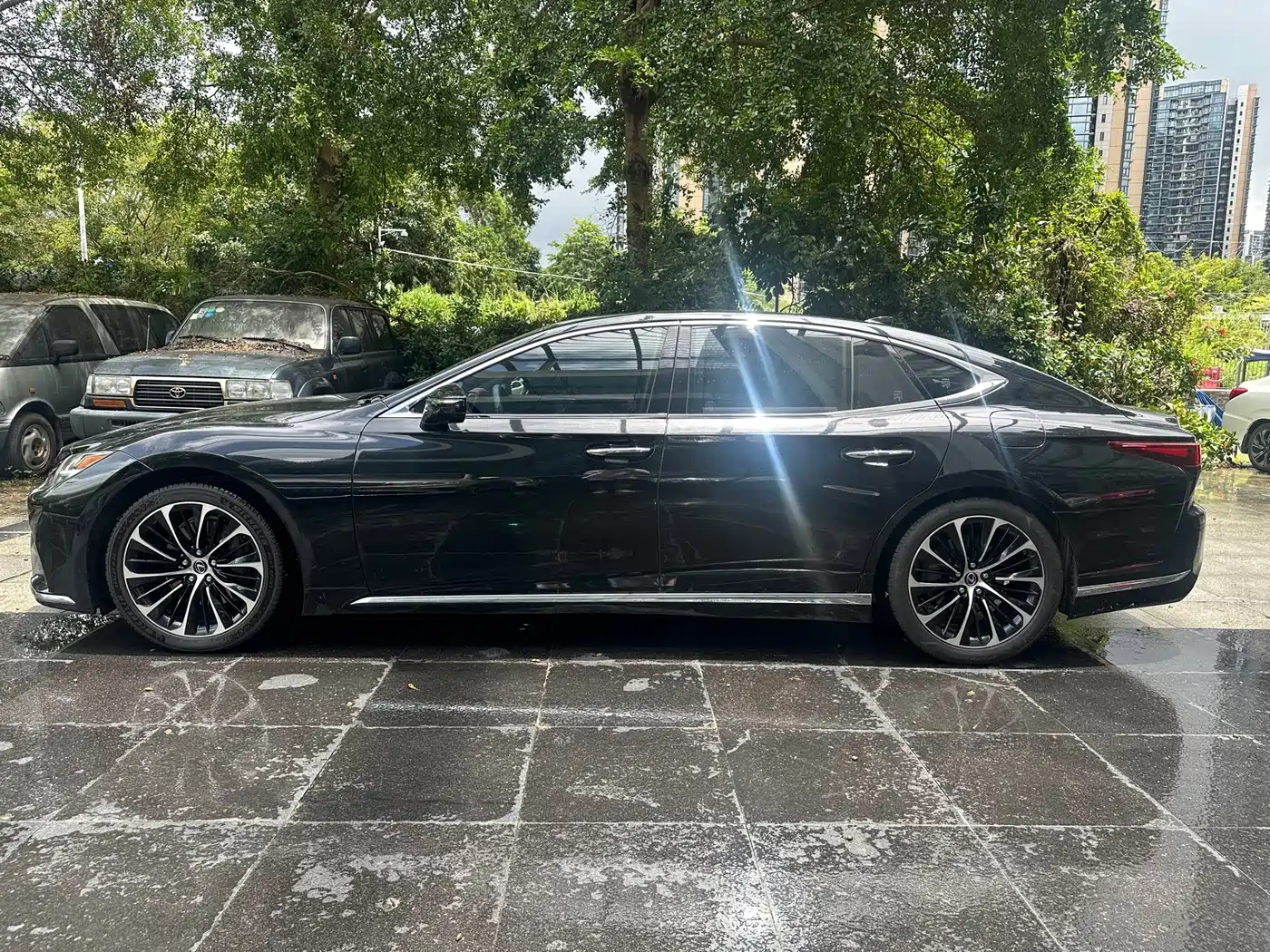 2022 Lexus LS