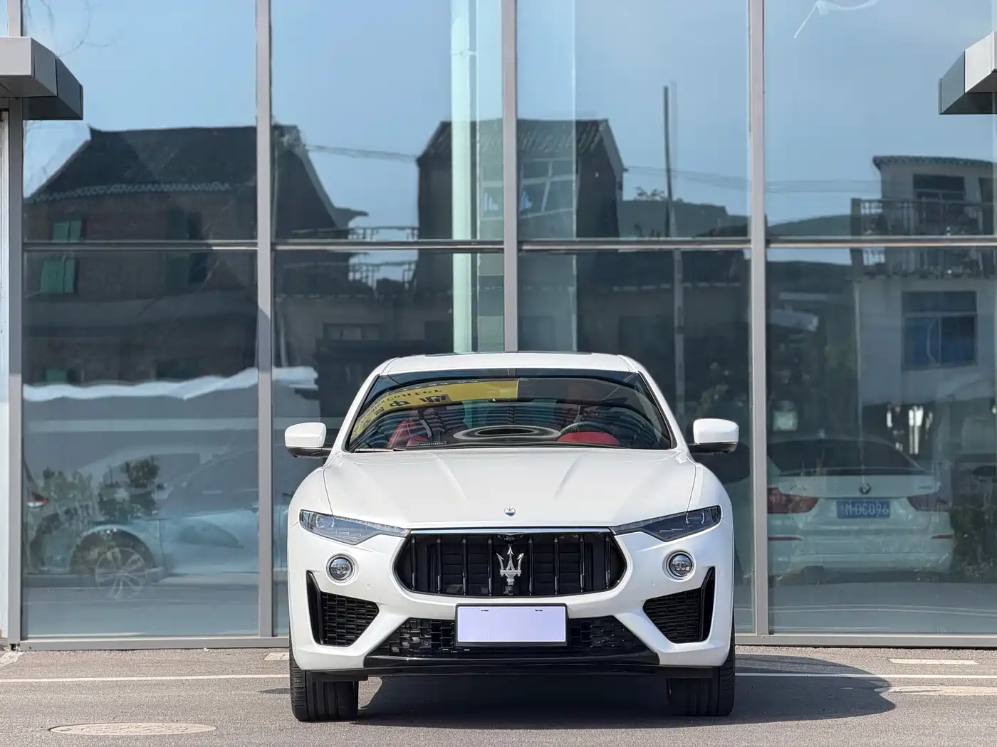 Фото 2 - Maserati Levante