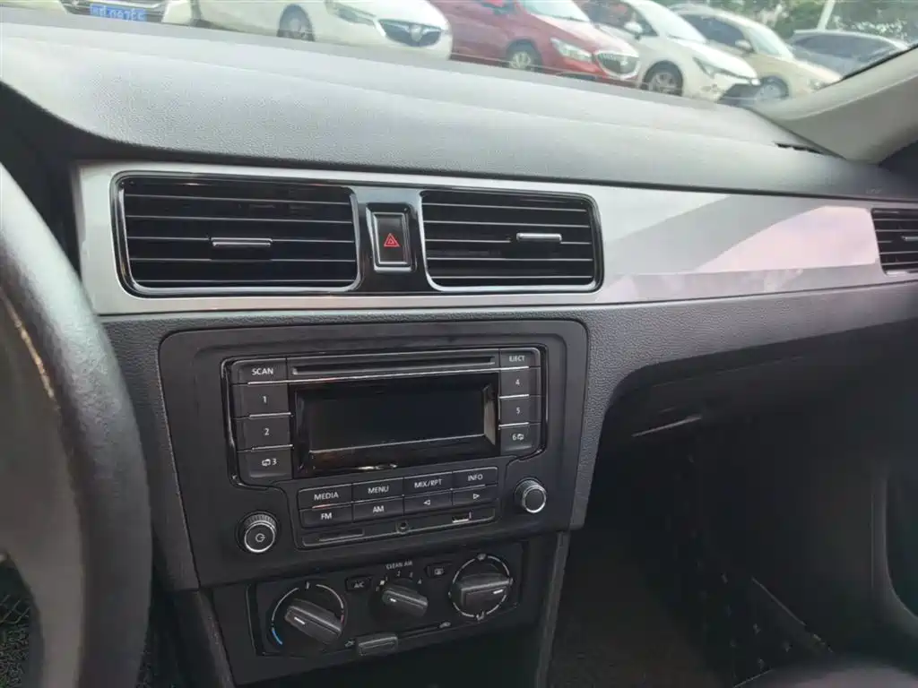 Volkswagen Santana 2015 Gran Santana 1.6L Automatic Trend фото 13