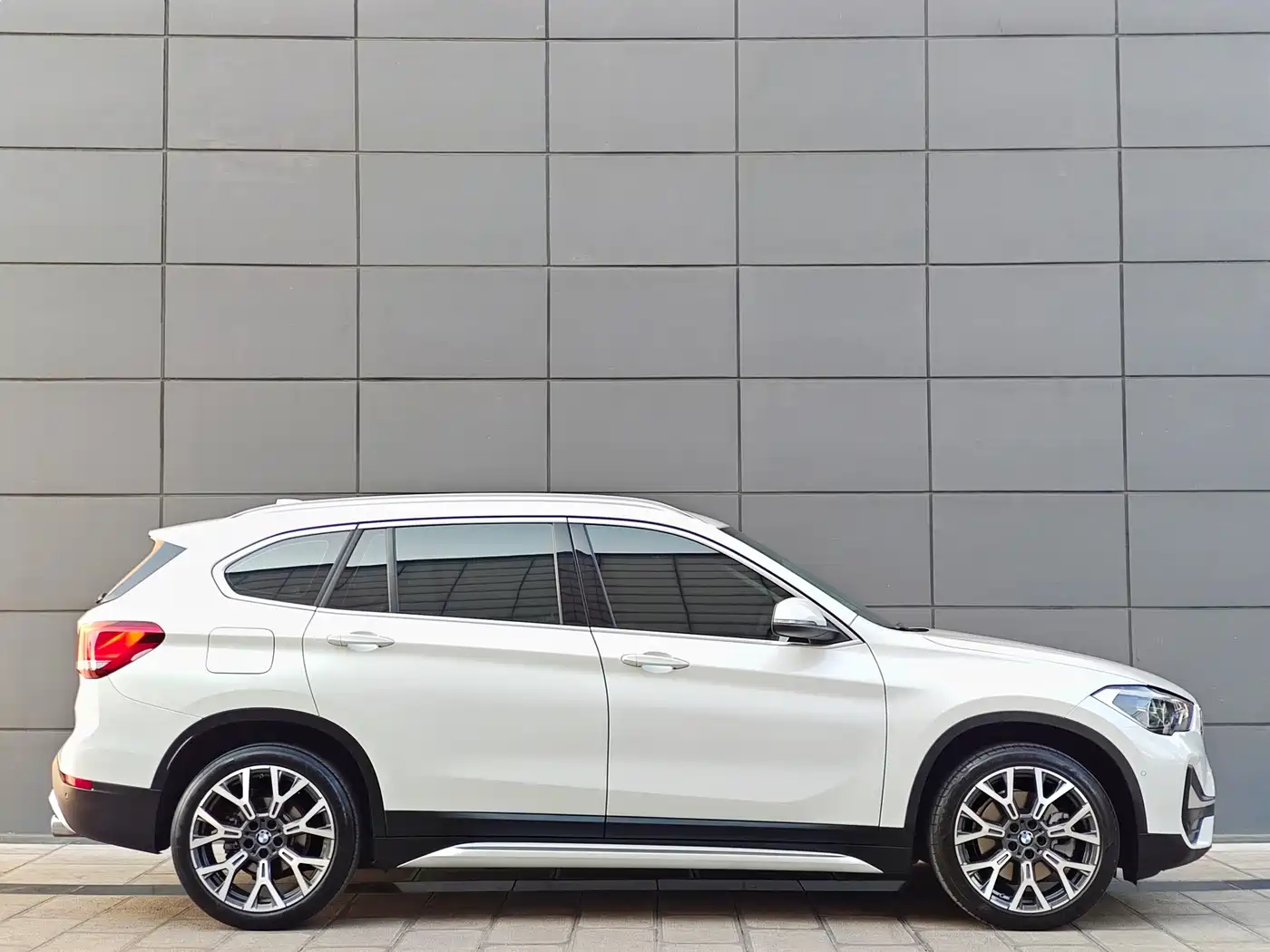 BMW X1 2020 xDrive25Li Premium Edition фото 2