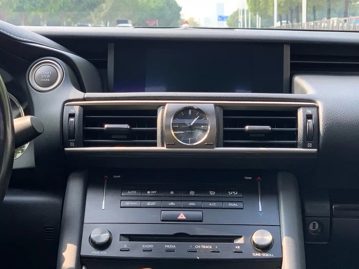Lexus IS 2017 300 Fashion Edition фото 14