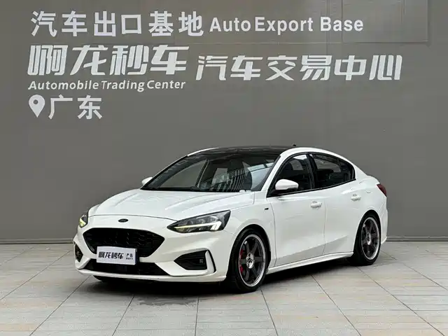 Ford Focus Седан, EcoBoost 180, автомат, ST Line