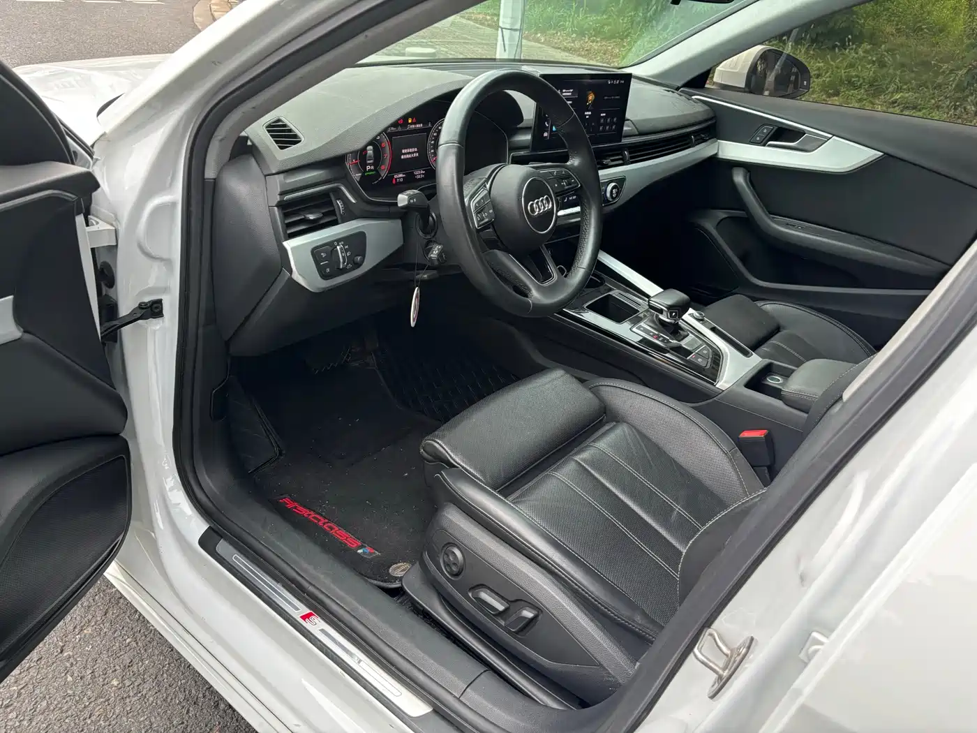 Фото 6 - Audi A4L