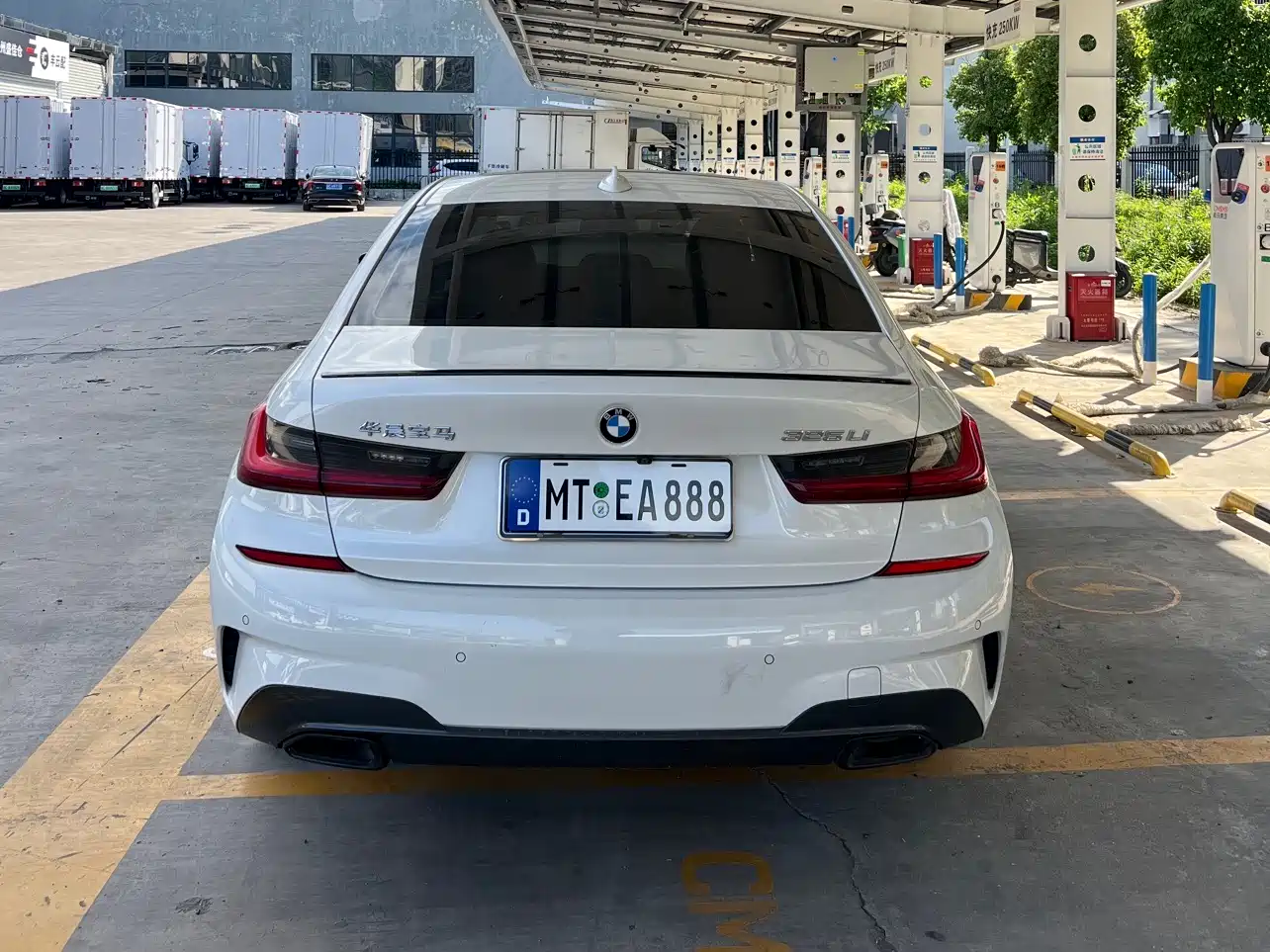 BMW 3-SERIES