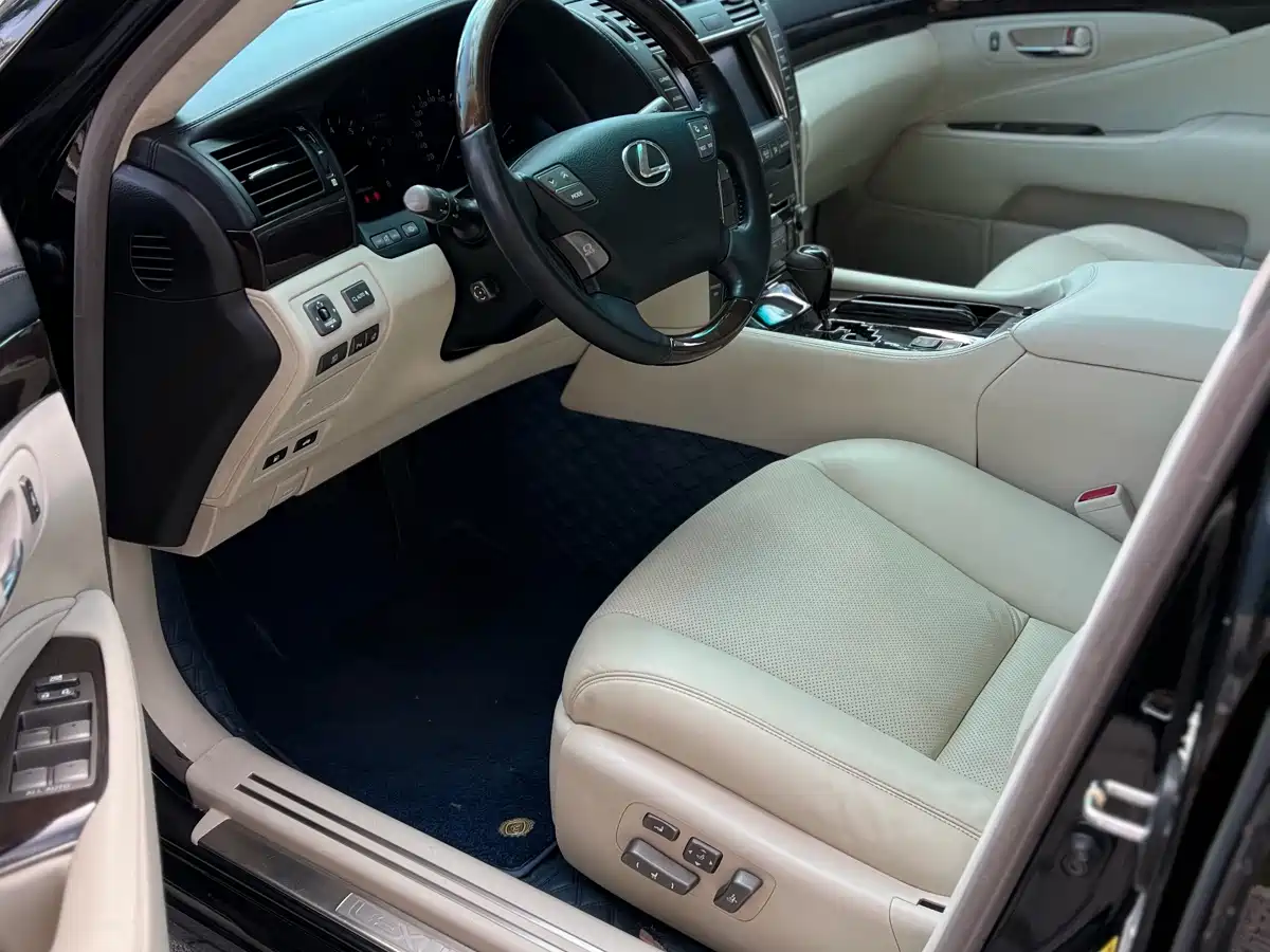 Lexus LS 2006 460L фото 12