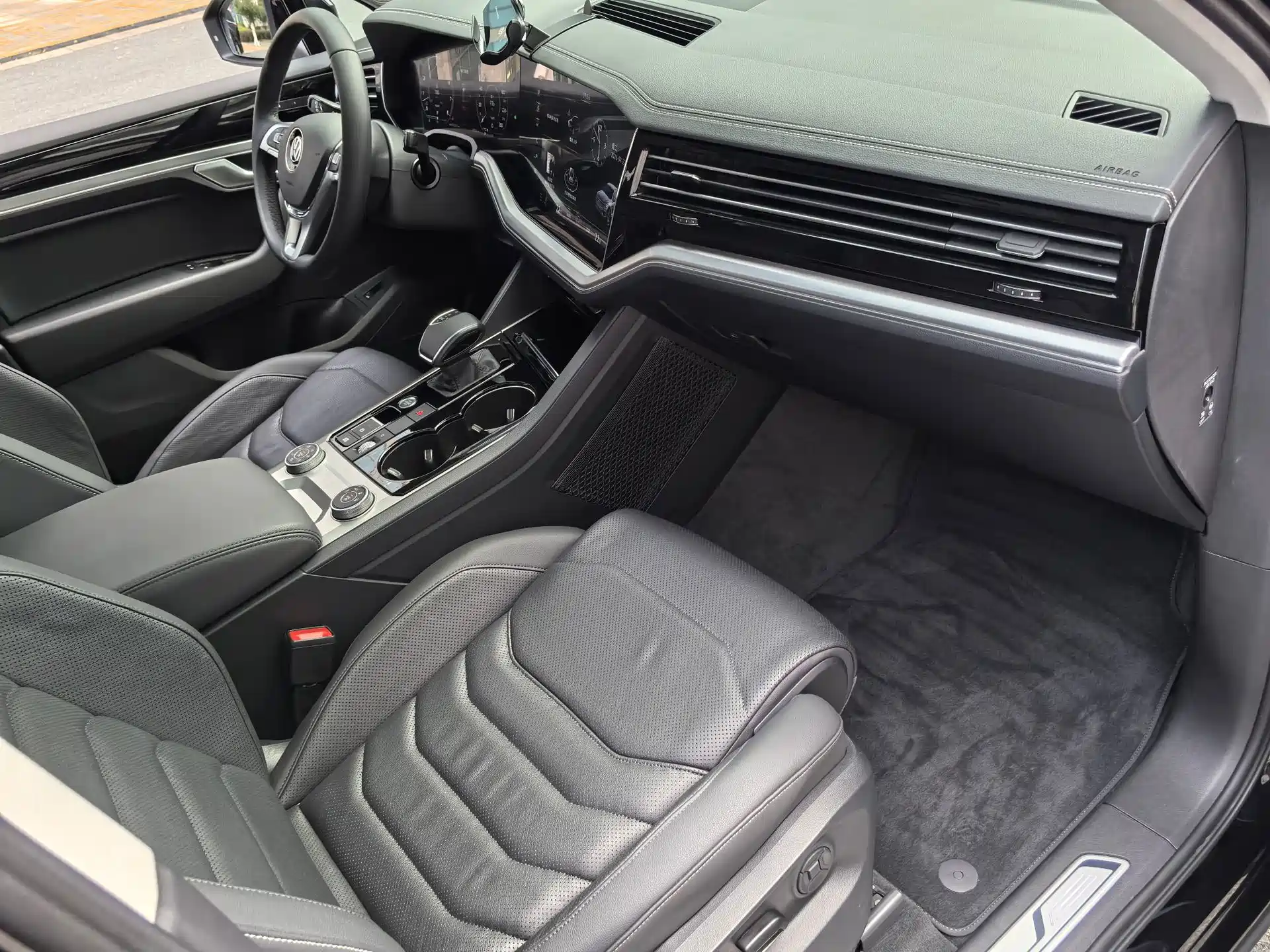 Фото 16 - Volkswagen Touareg