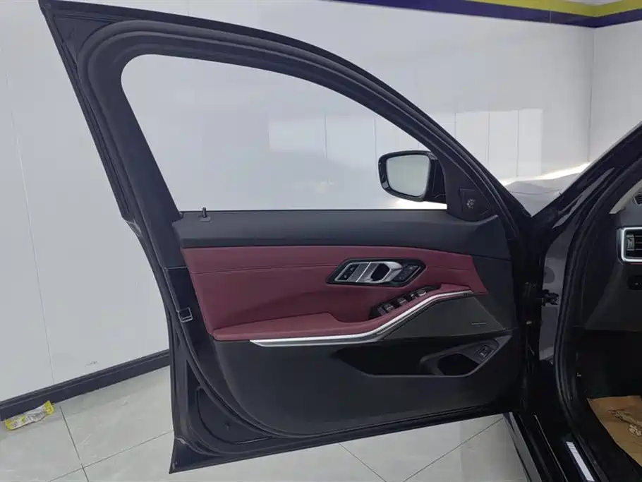 BMW 3 Series 2024 325Li M Sport Shadowline Package фото 7
