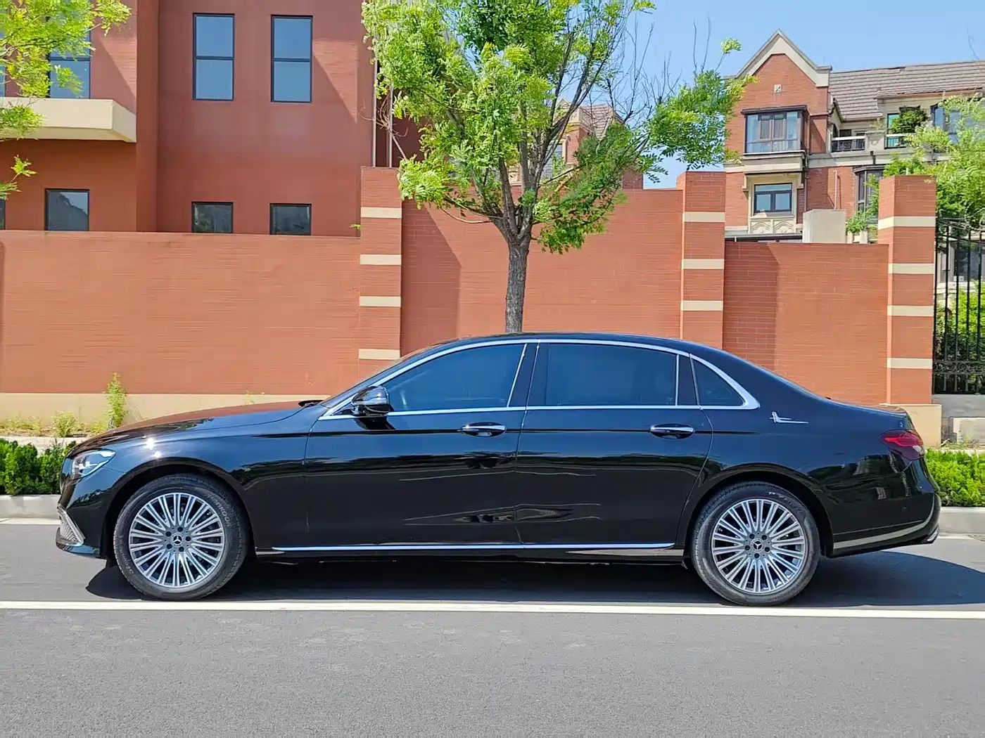Mercedes-Benz E-Class 2023 E 300 L Fashion фото 19