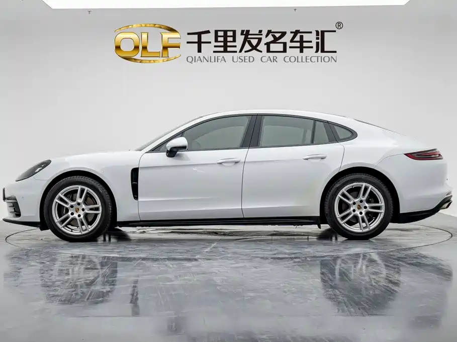 Фото 3 - Porsche Panamera
