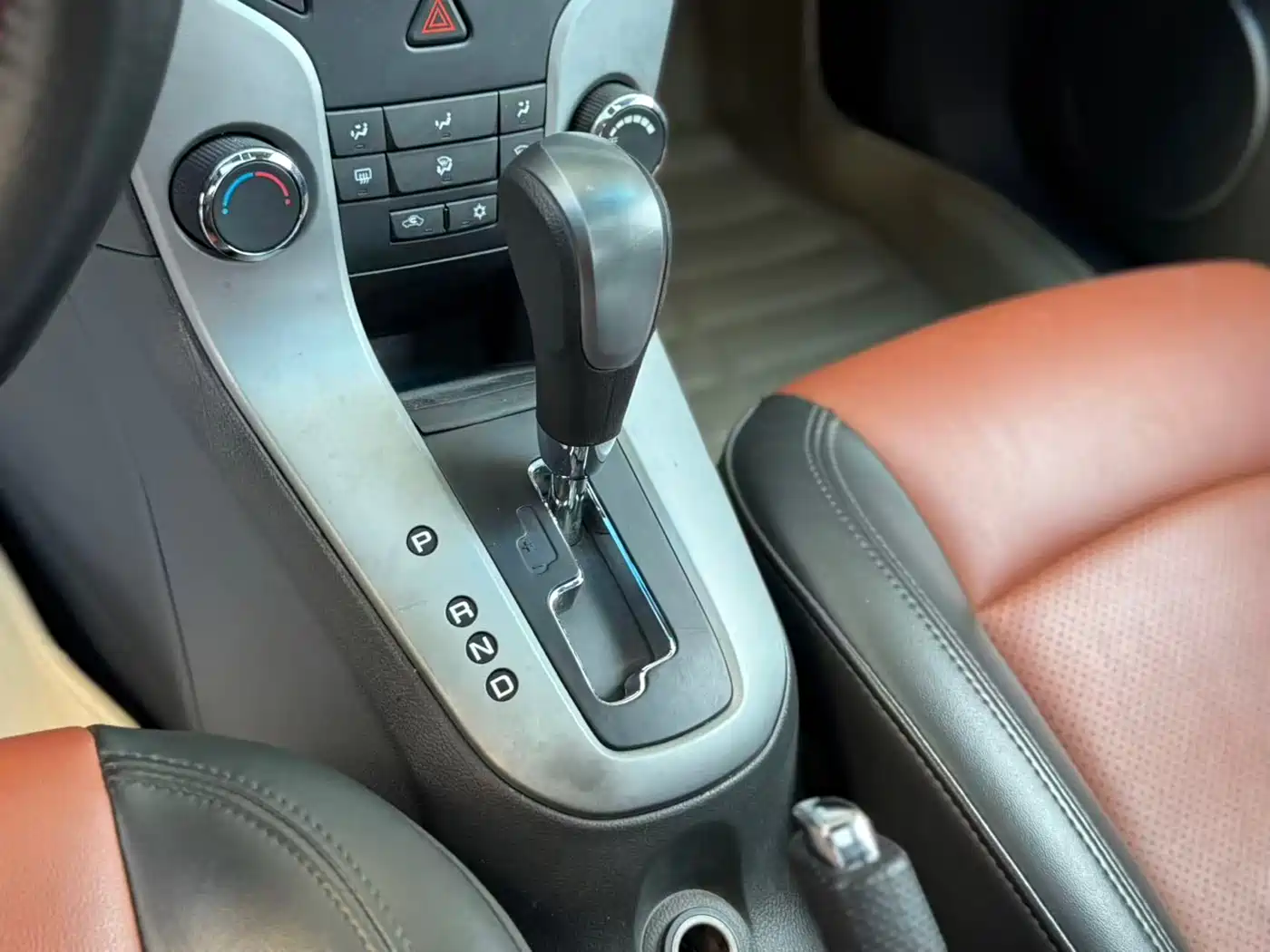 Chevrolet Cruze 2013 Model 1.8L SE AT фото 14