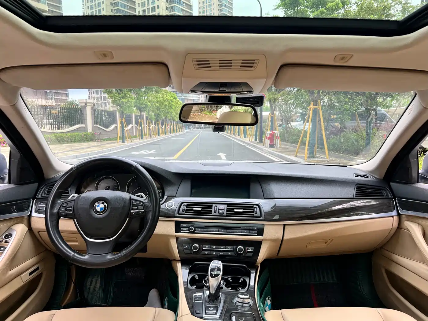 BMW 5 Series 2011 535Li Leading фото 11