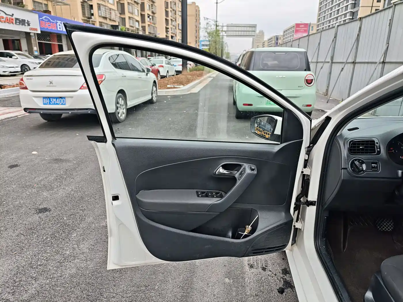 Volkswagen Polo 2016 1.4L Automatic Trend фото 13