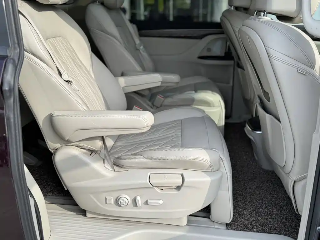 Фото 9 - Buick GL8