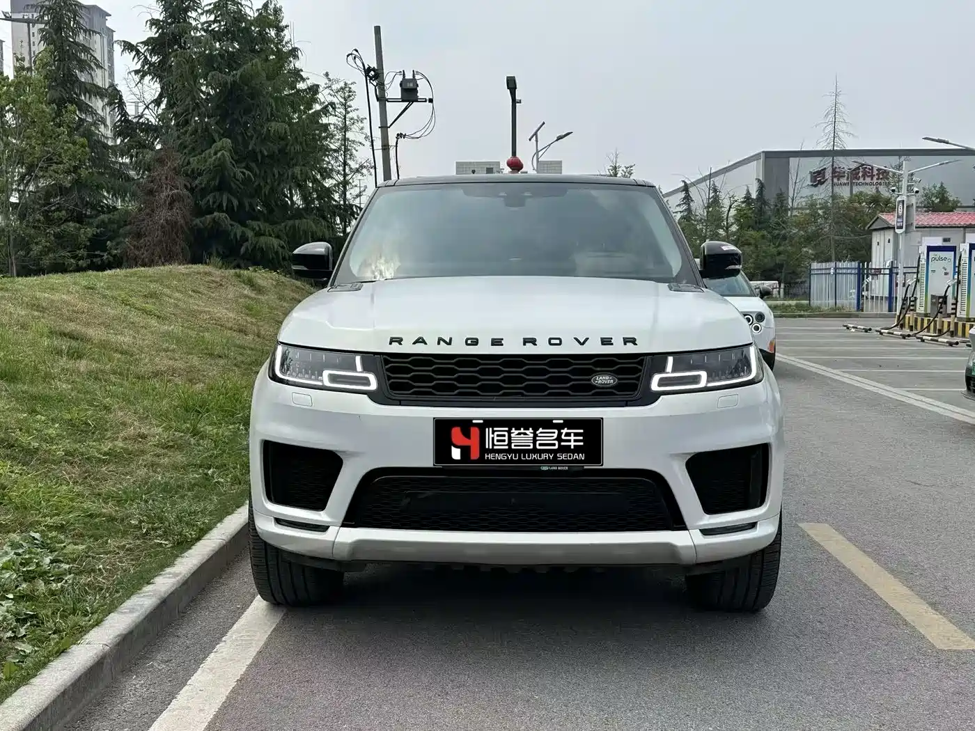 Land Rover Range Rover Sport 2021 3.0 L6 Gloss Black Edition фото 2